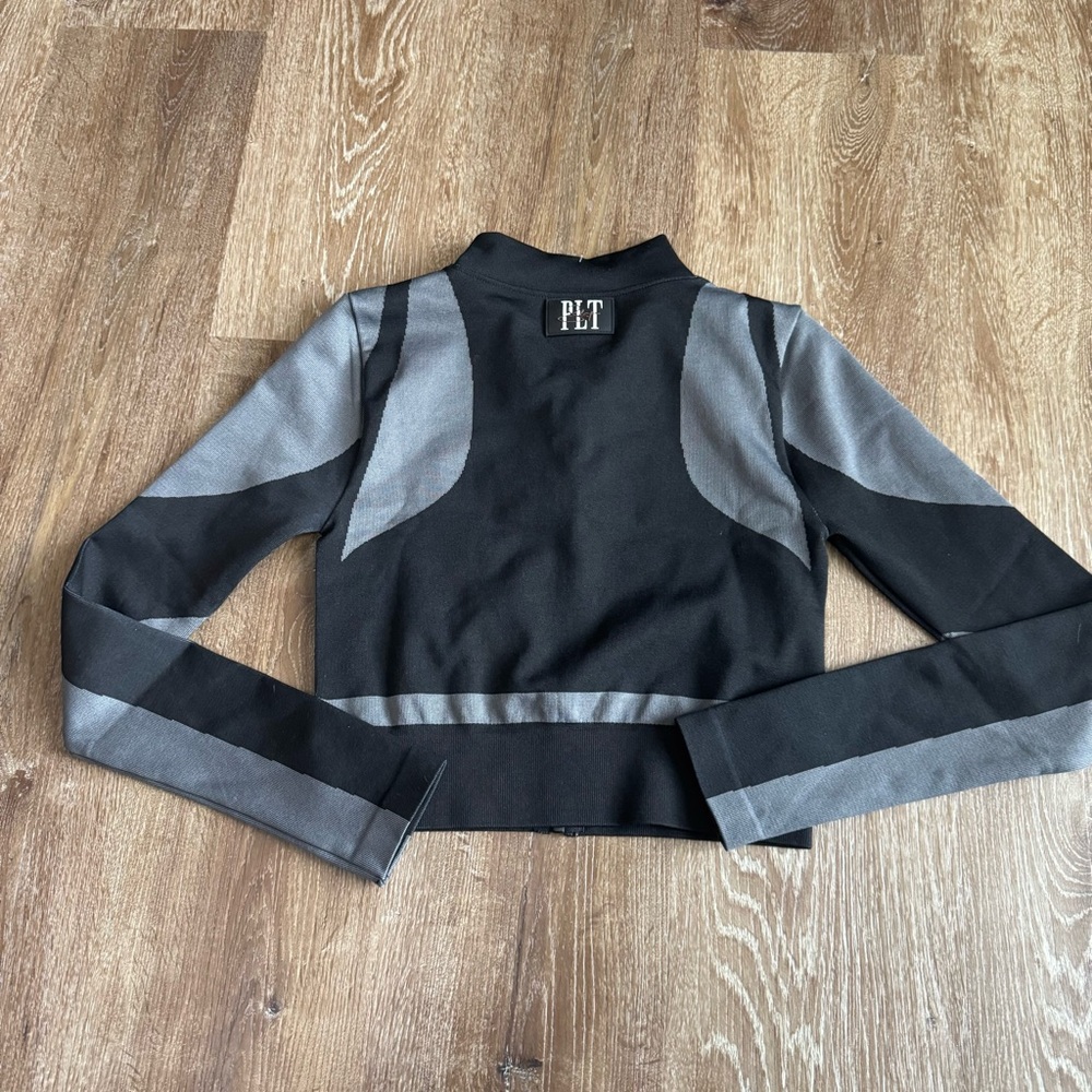 Pretty Little Thing Shape Black Branded Contour Zip Long Sleeve Gym Top - Picture 8 of 9